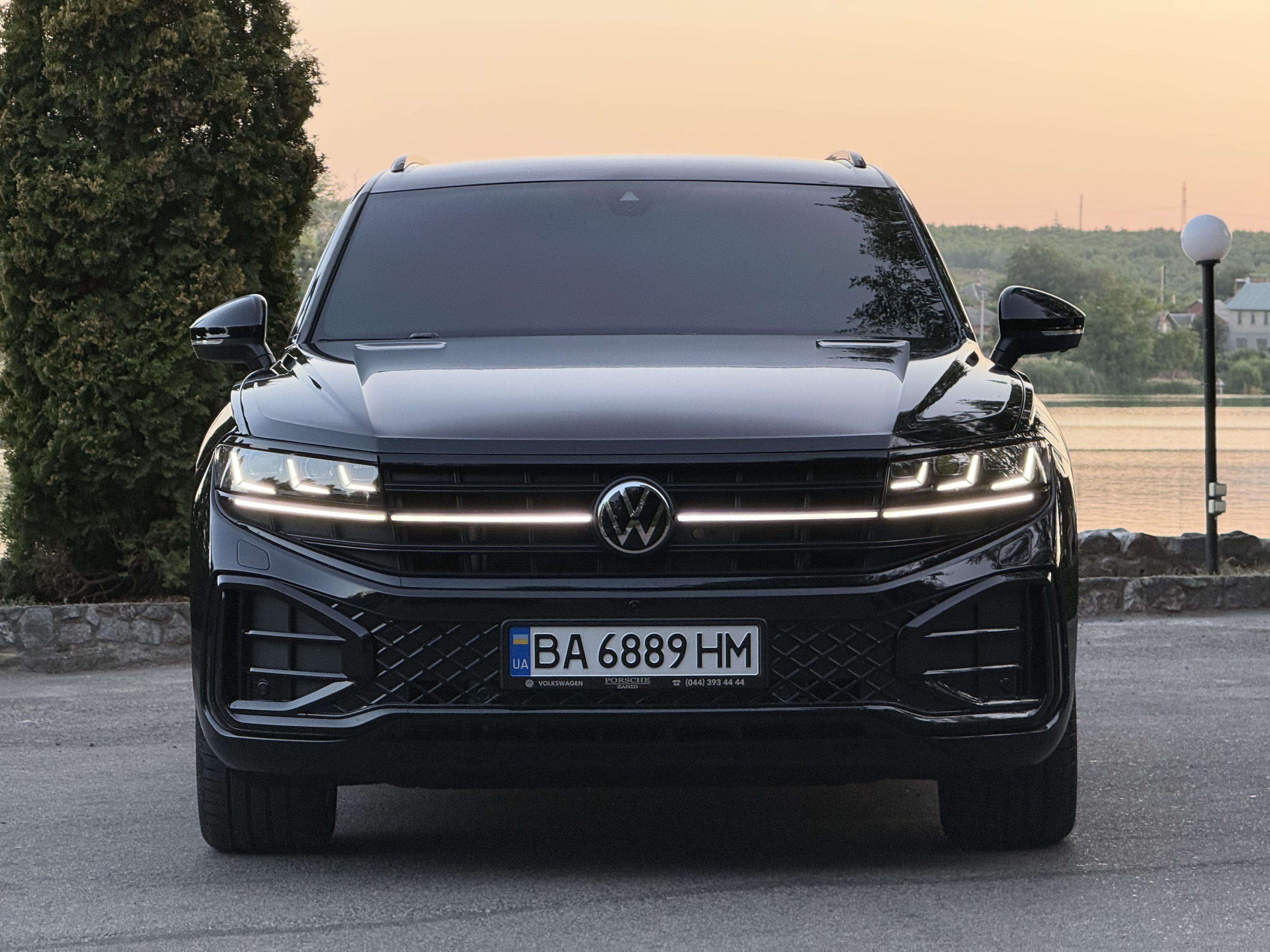 Volkswagen Touareg 2025 — фото автомобіля