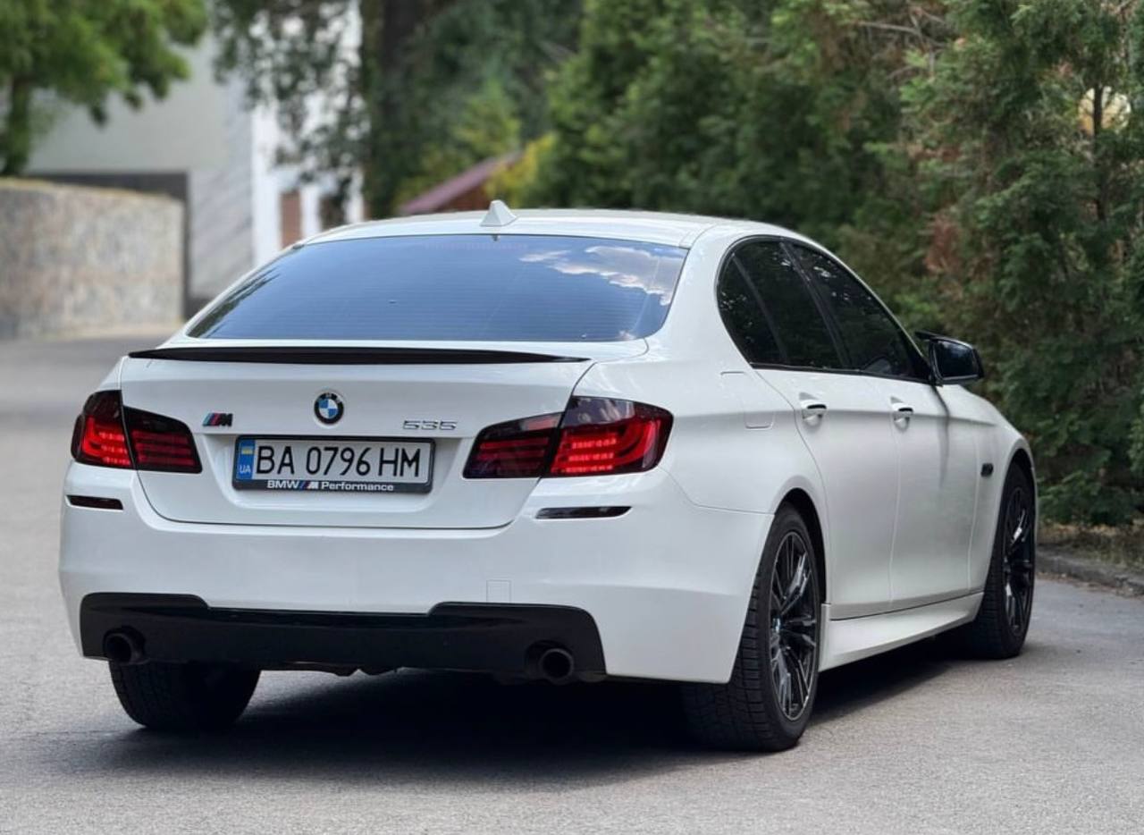 BMW 5 Series 2012 — фото автомобіля